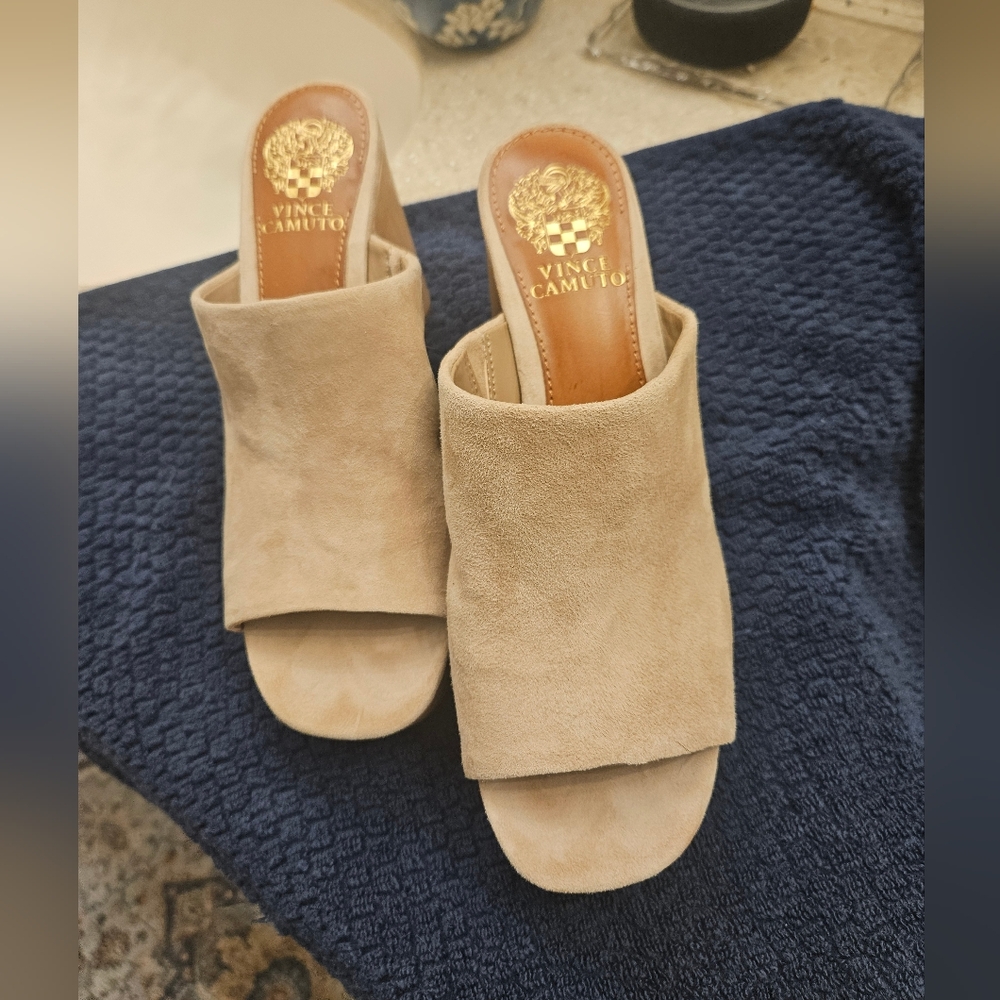 Vincent Camuto Size 8 Tan Sandals